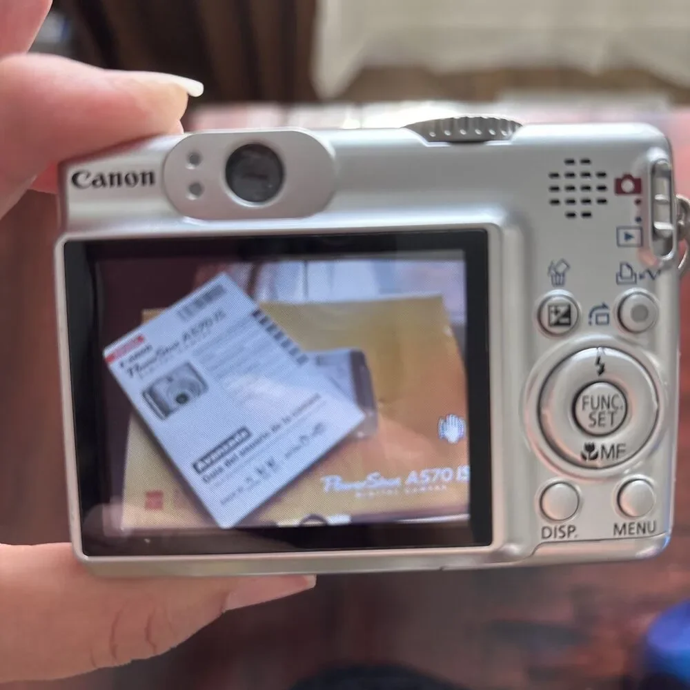 Canon PowerShot A570 IS Digital Camera Silver Zoom Lens 4 X IS - 7.1 MP - WORKS